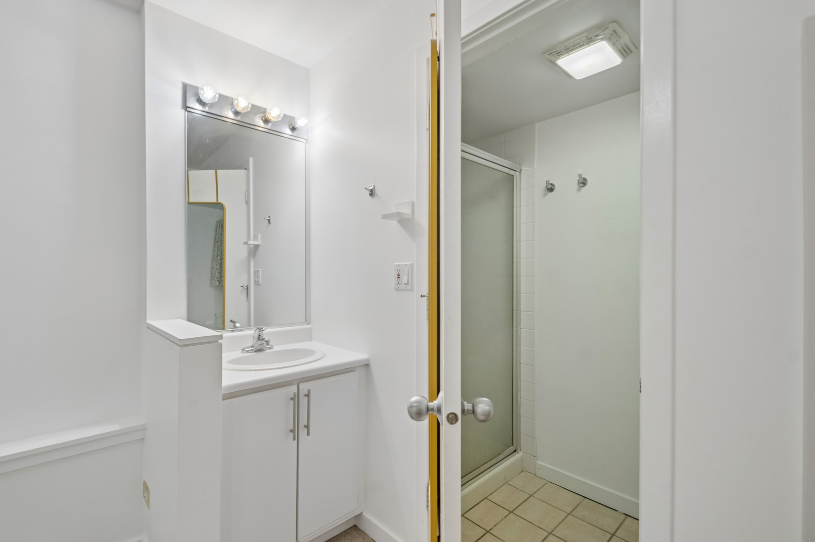 1007 E 61st Street Property Photo 27