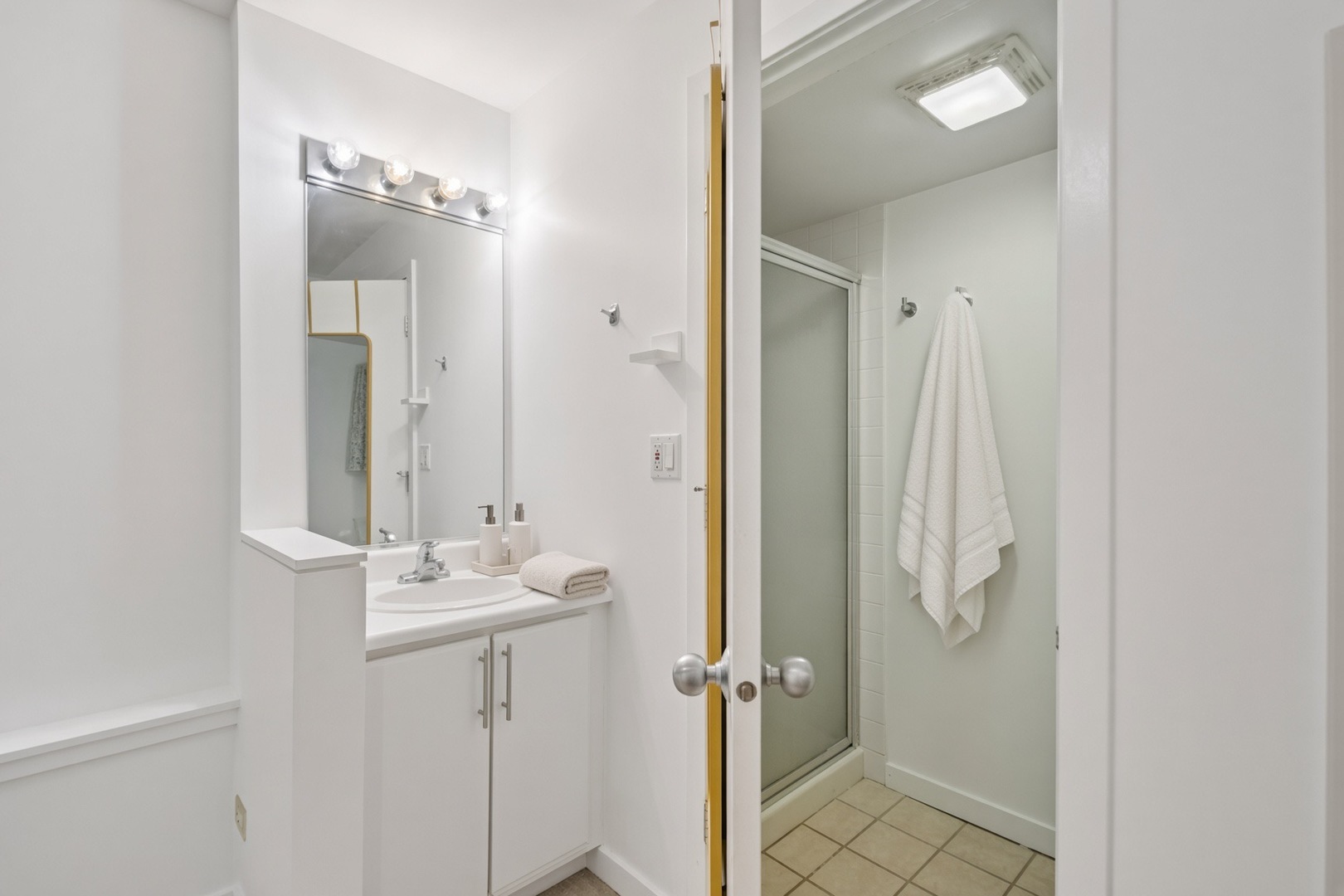 1007 E 61st Street Property Photo 28