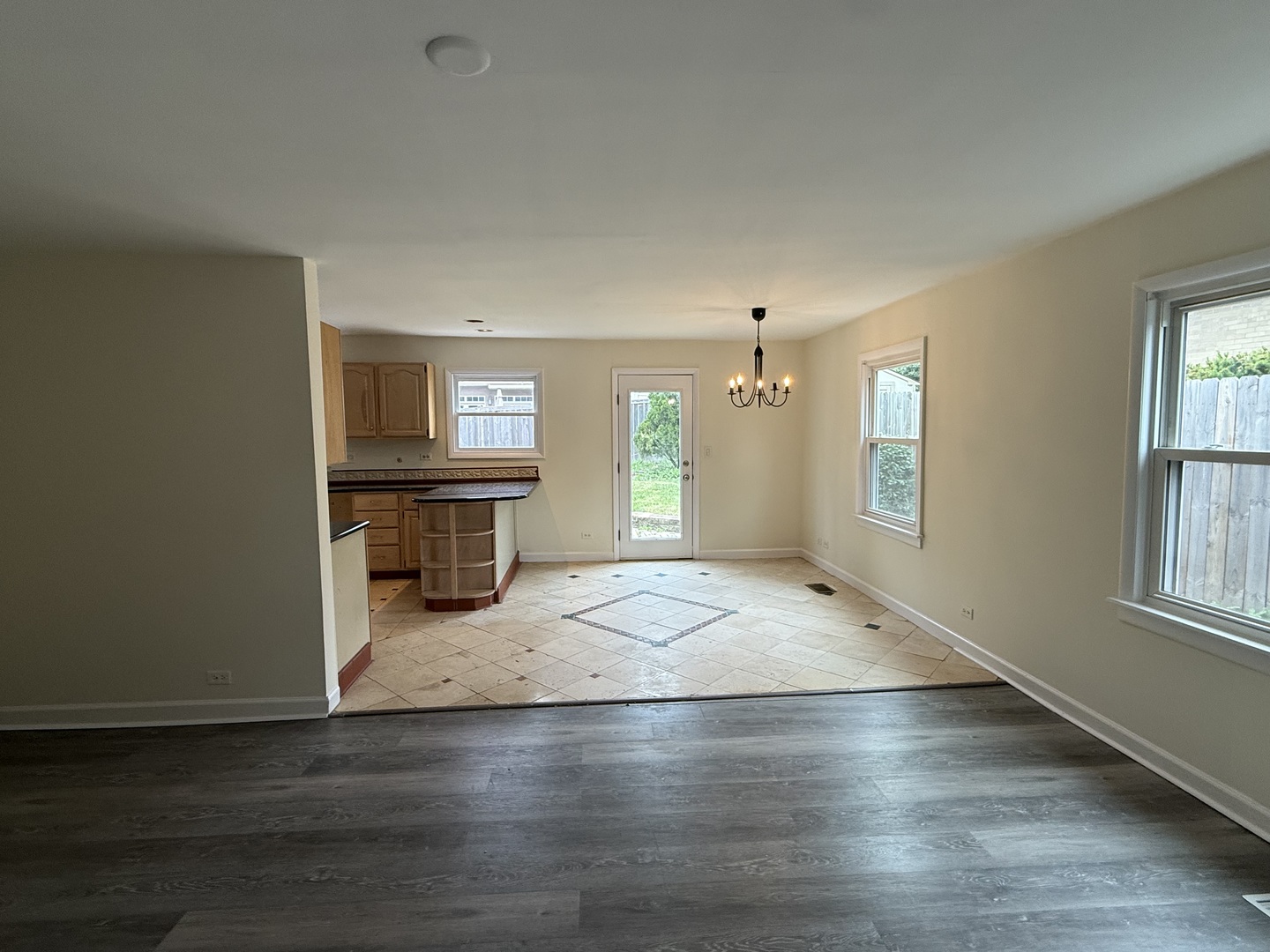117 E Elm Street Property Photo 8
