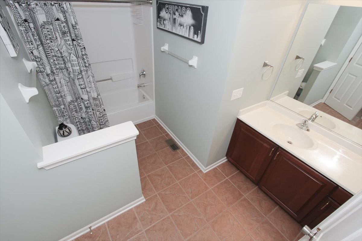 44 Lakebreeze Court Property Photo 21