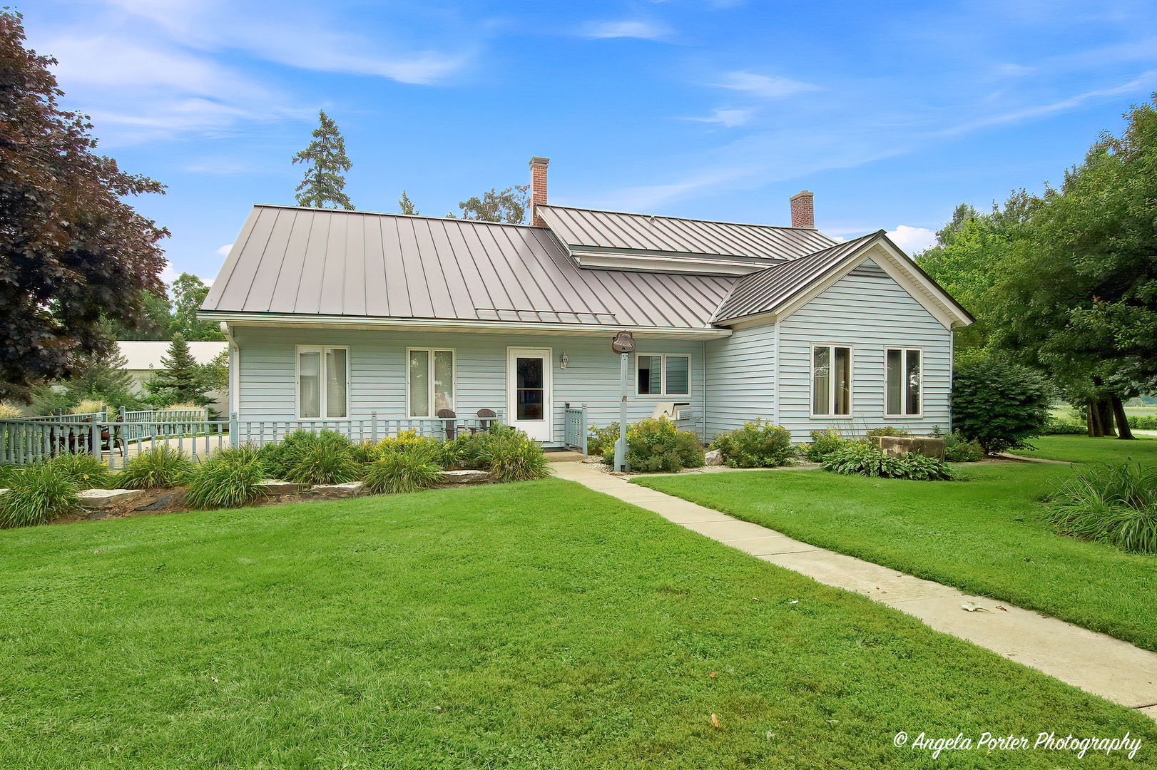 6424 Mccullom Lake Road Property Photo 2