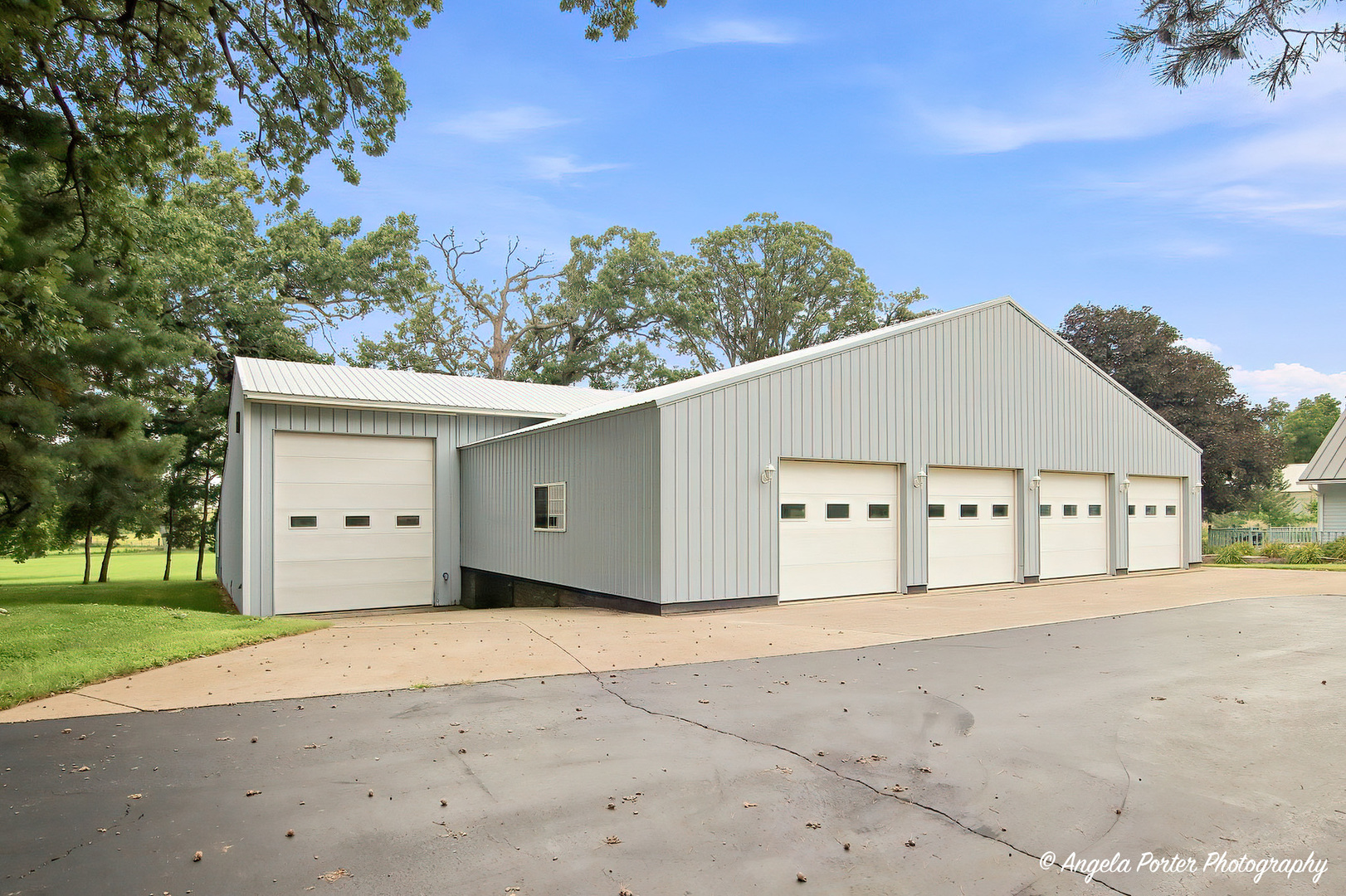 6424 Mccullom Lake Road Property Photo 3