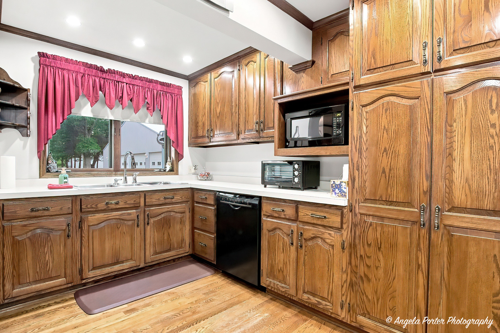 6424 Mccullom Lake Road Property Photo 15