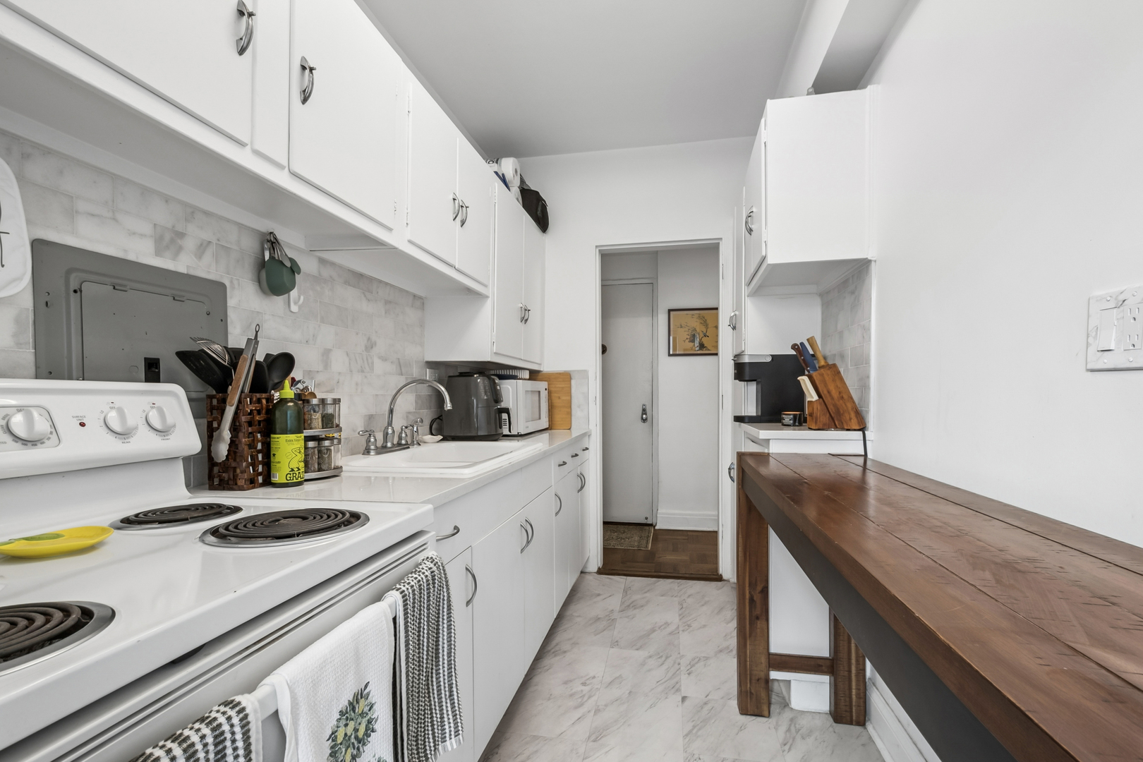 5052 N Marine Drive D3 Property Photo 9