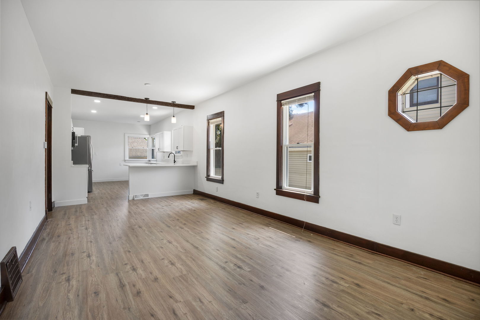 1322 N Prairie Avenue Property Photo 2