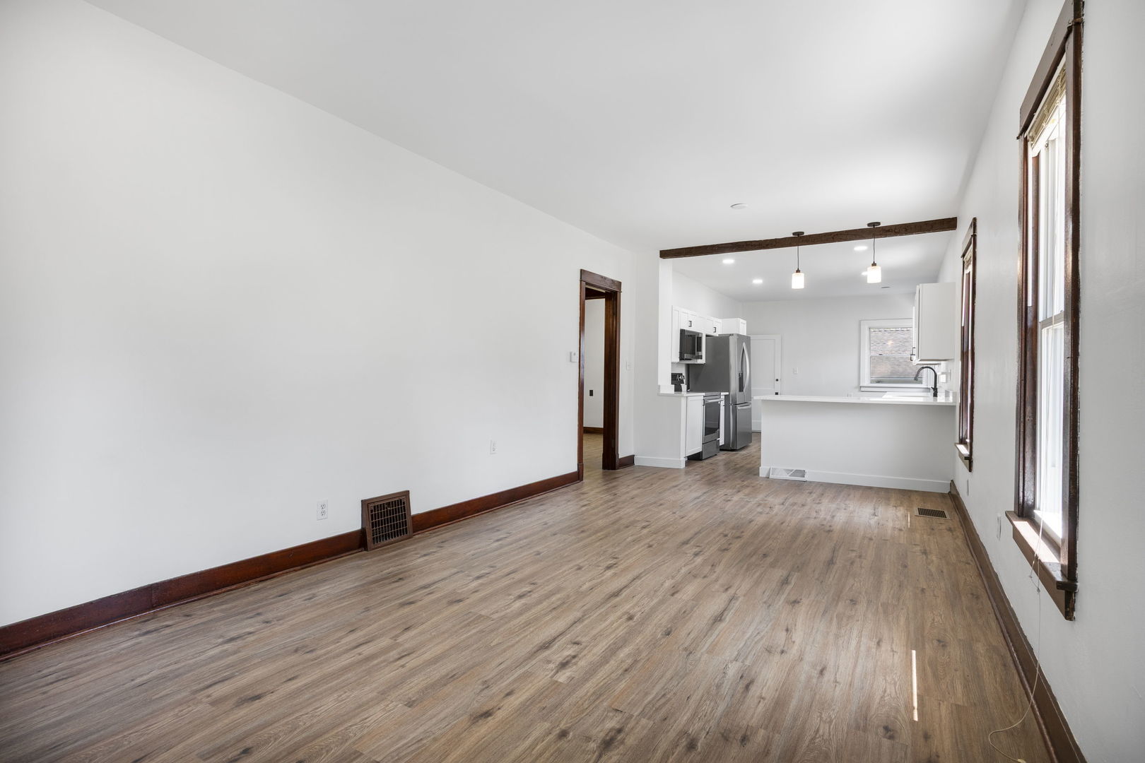 1322 N Prairie Avenue Property Photo 3