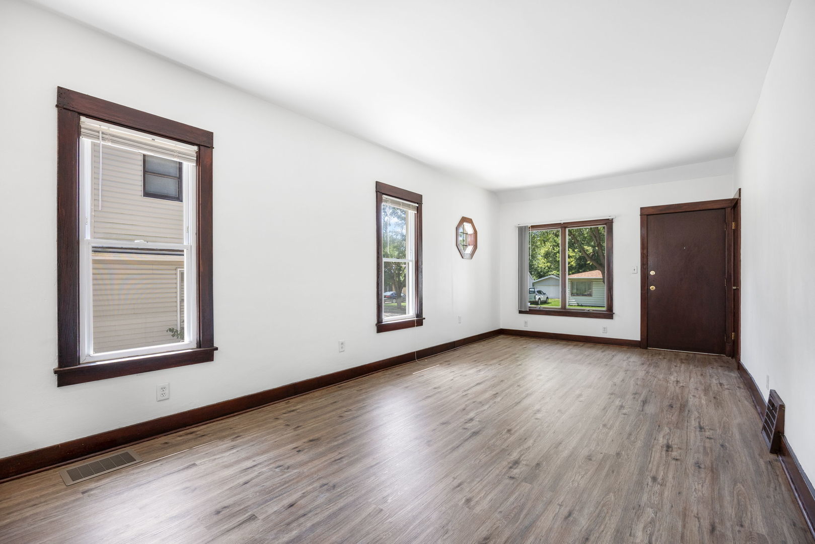 1322 N Prairie Avenue Property Photo 4
