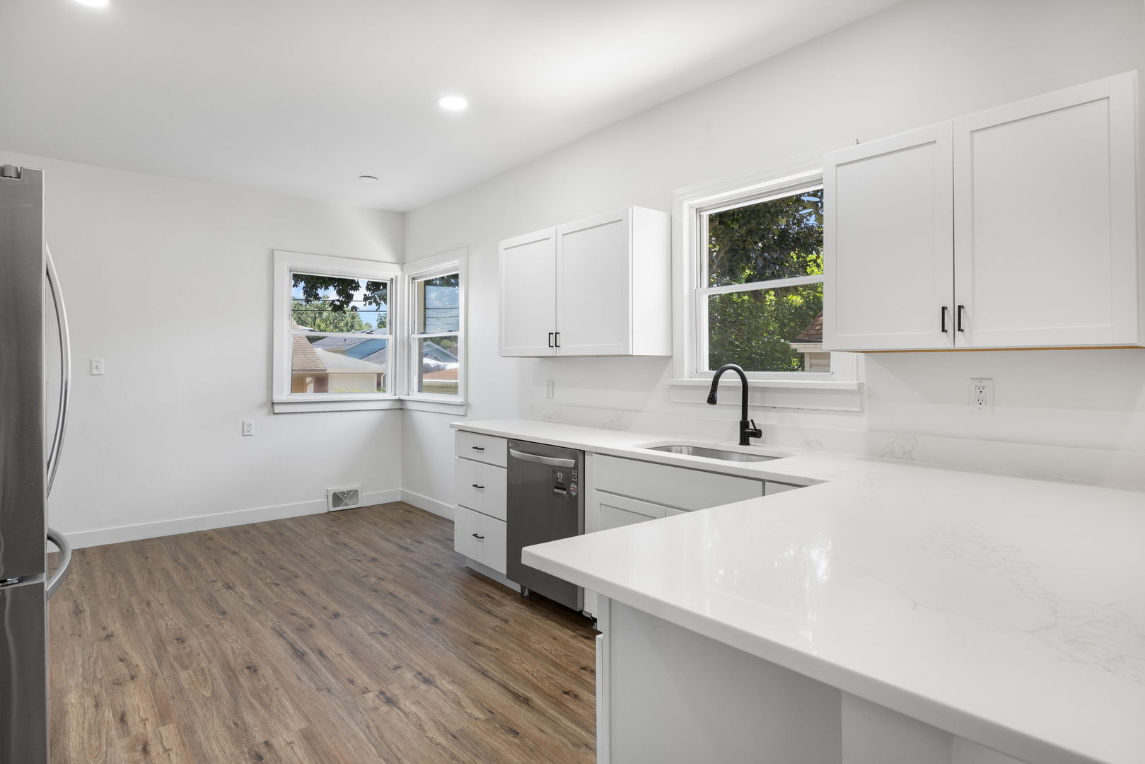 1322 N Prairie Avenue Property Photo 6