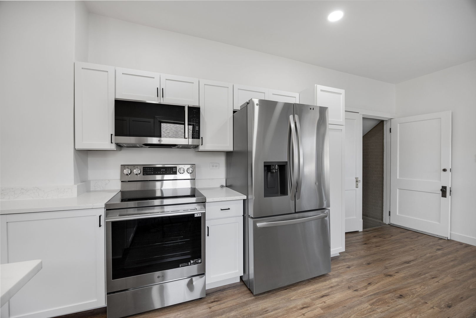 1322 N Prairie Avenue Property Photo 7