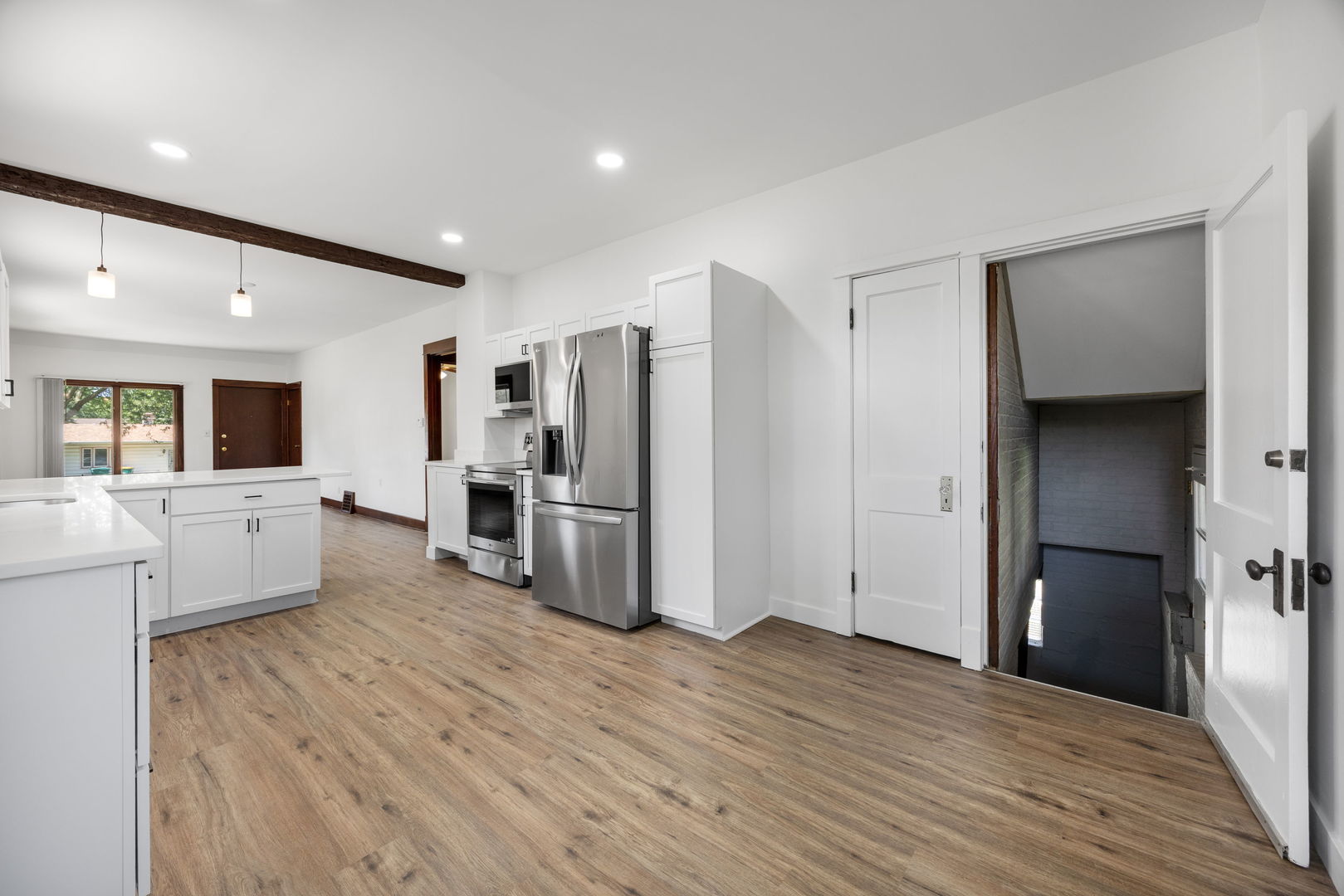 1322 N Prairie Avenue Property Photo 9