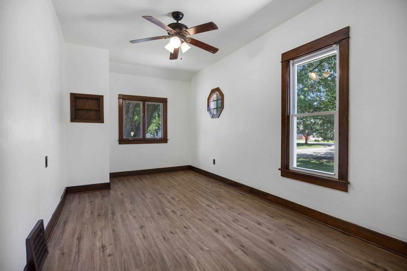 1322 N Prairie Avenue Property Photo 11