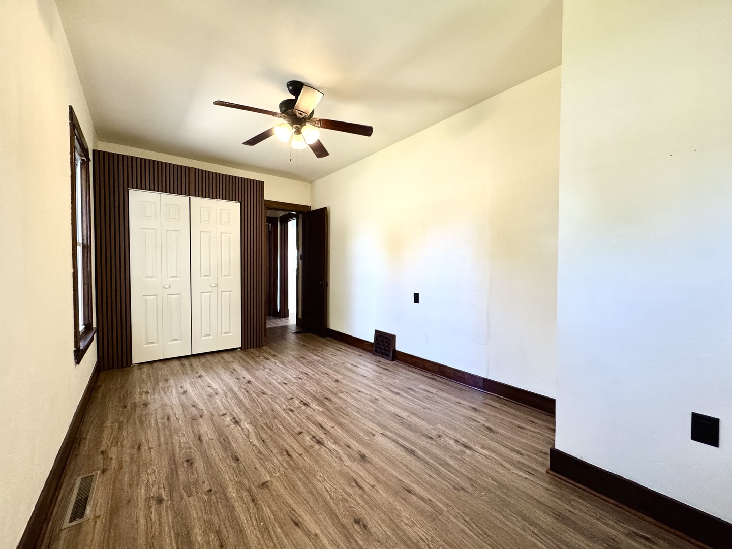 1322 N Prairie Avenue Property Photo 12