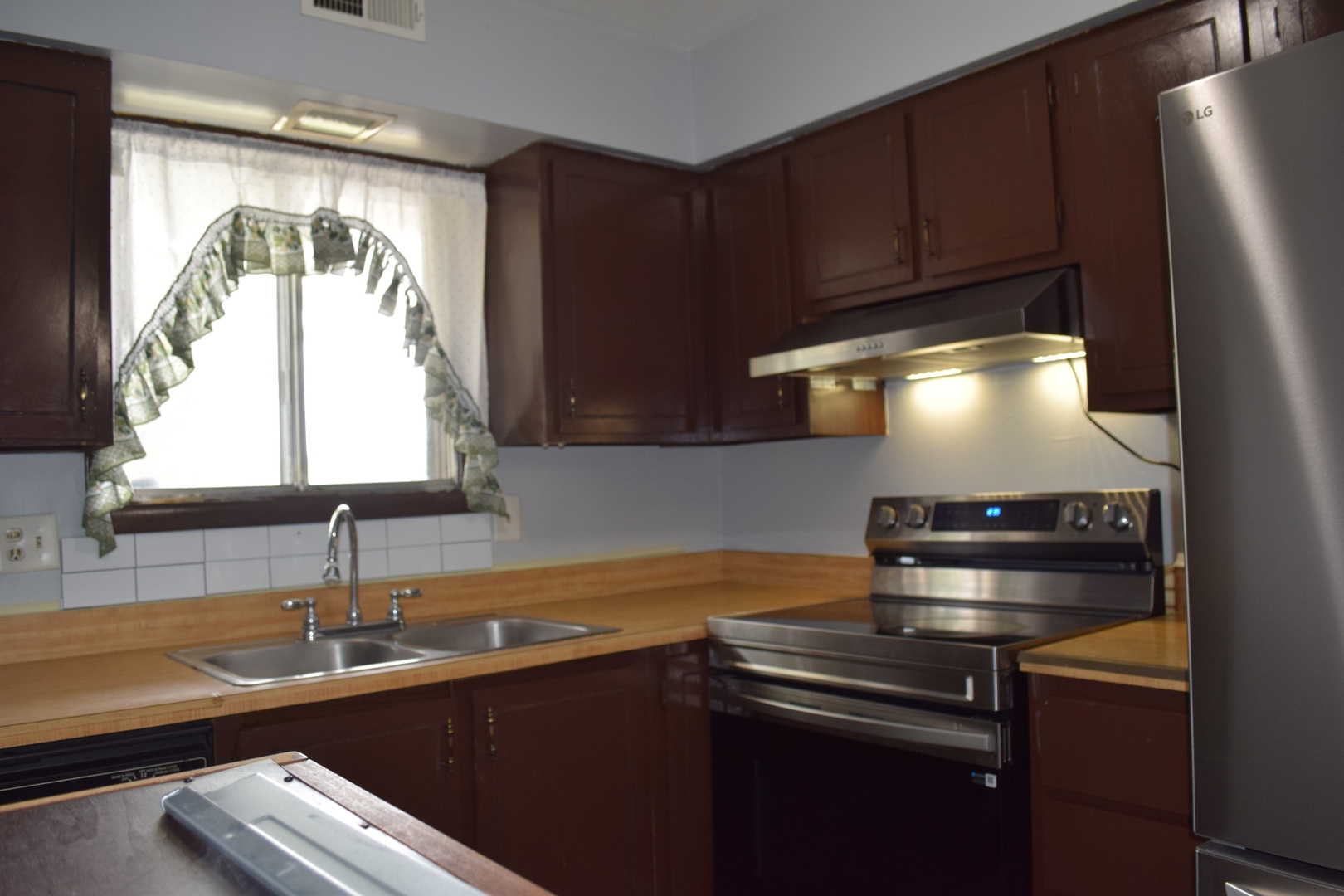 14030 Laramie Avenue 1707 Property Photo 6