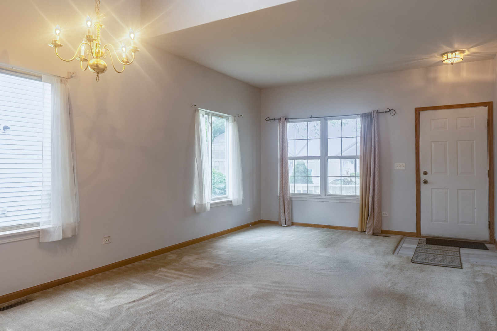 2803 Sun Valley Drive Property Photo 6