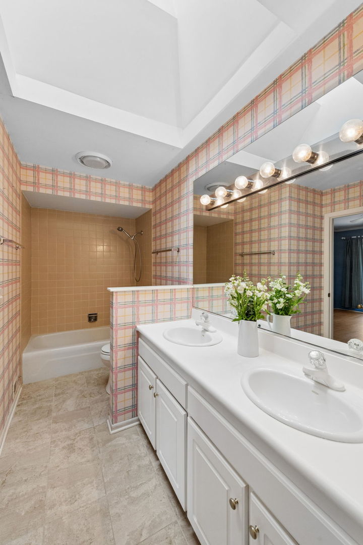 1728 Wildberry Drive G Property Photo 25