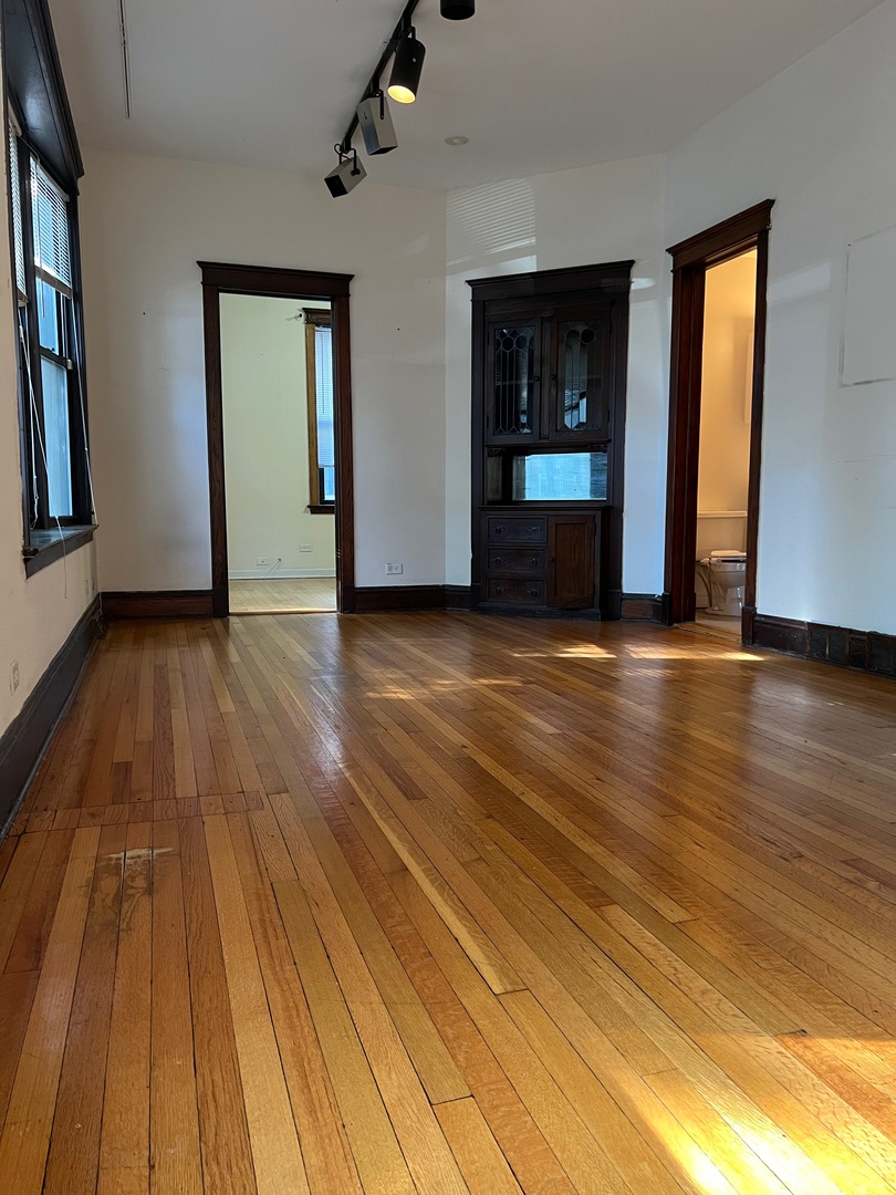 3762 N Kenmore Avenue 1s Property Photo 4