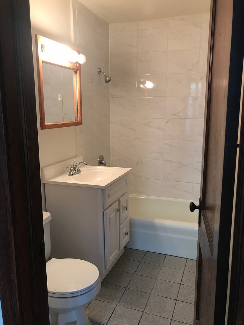 3762 N Kenmore Avenue 1s Property Photo 6