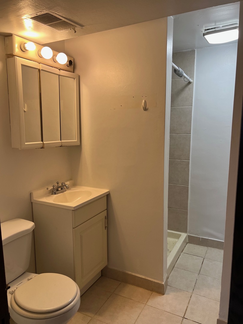 3762 N Kenmore Avenue 1s Property Photo 9