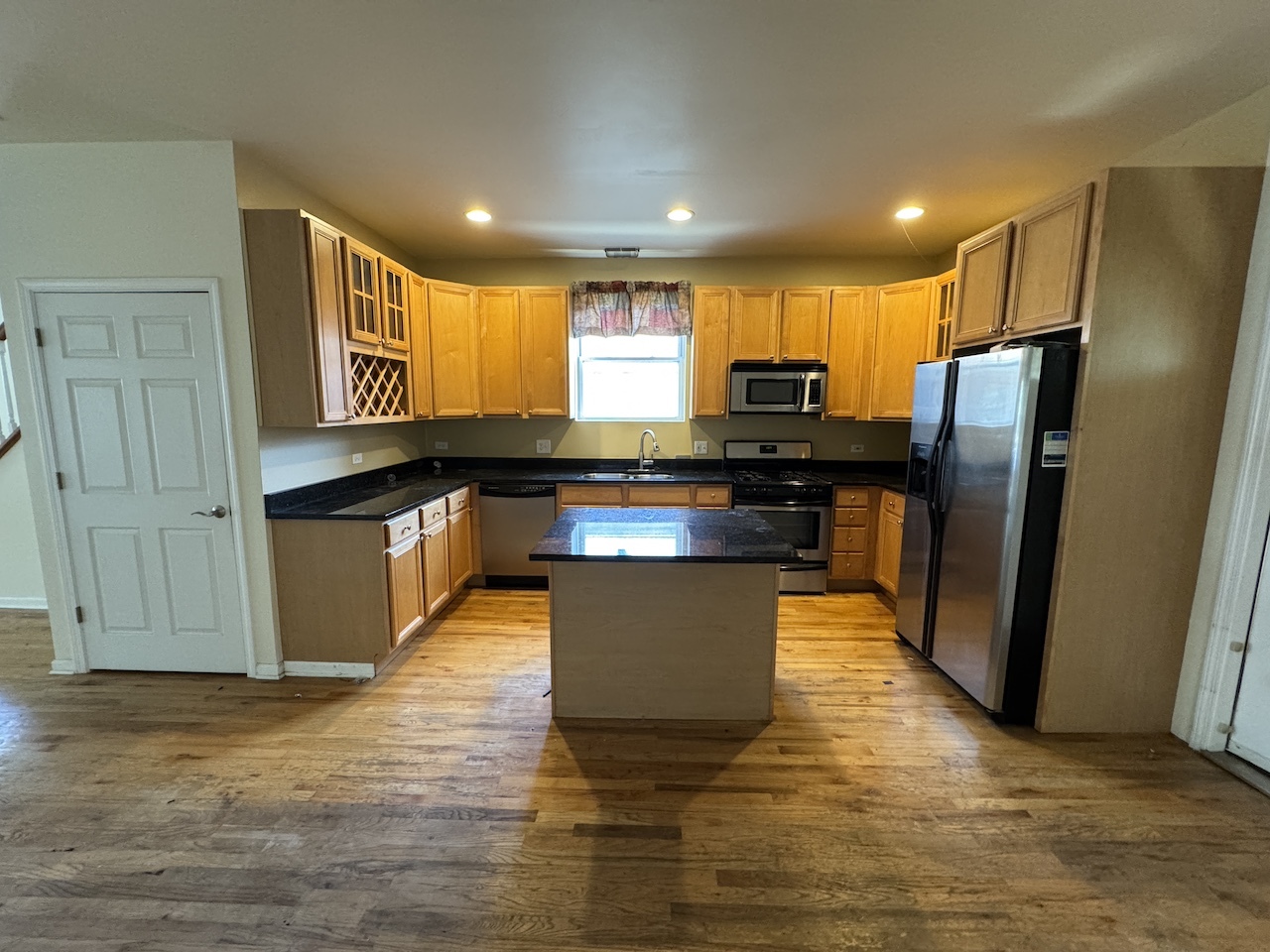 609 E 89th Street Property Photo 3
