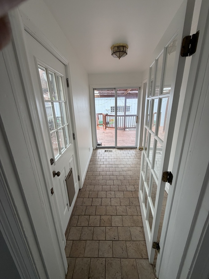 2942 N New England Avenue Property Photo 6