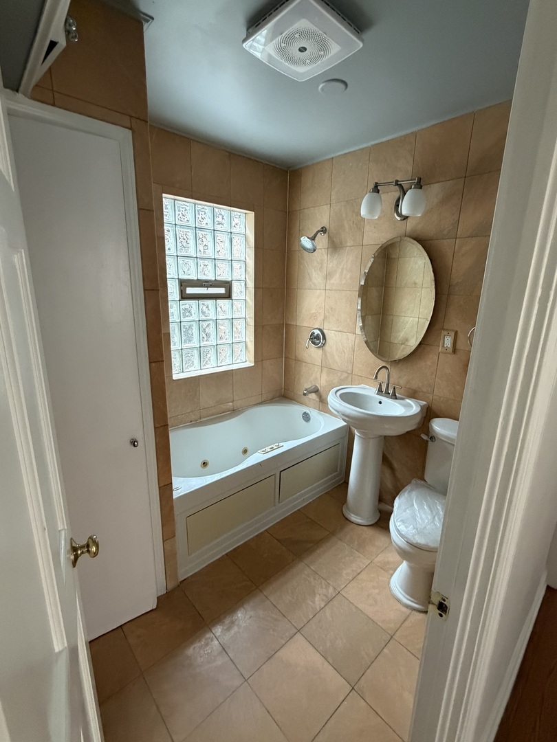 2942 N New England Avenue Property Photo 9