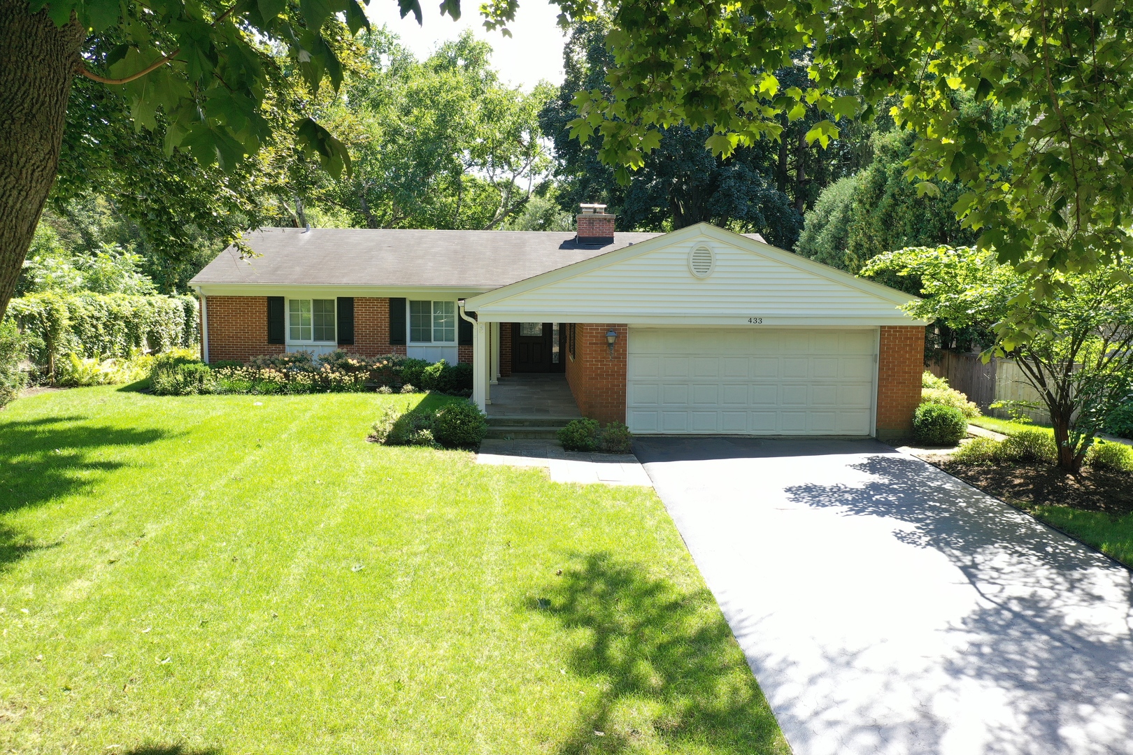 433 W Sheridan Place Property Photo 4