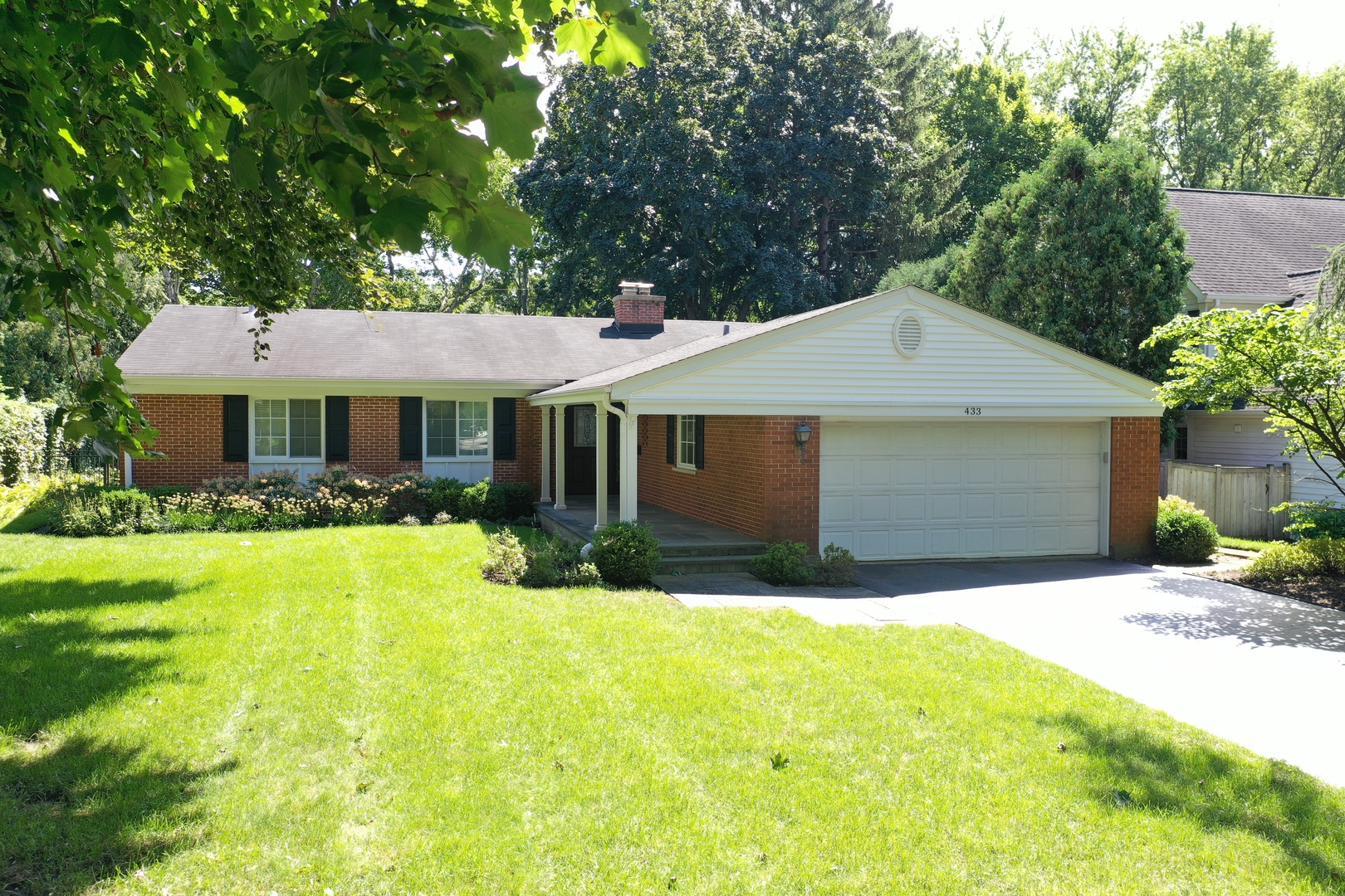 433 W Sheridan Place Property Photo 5