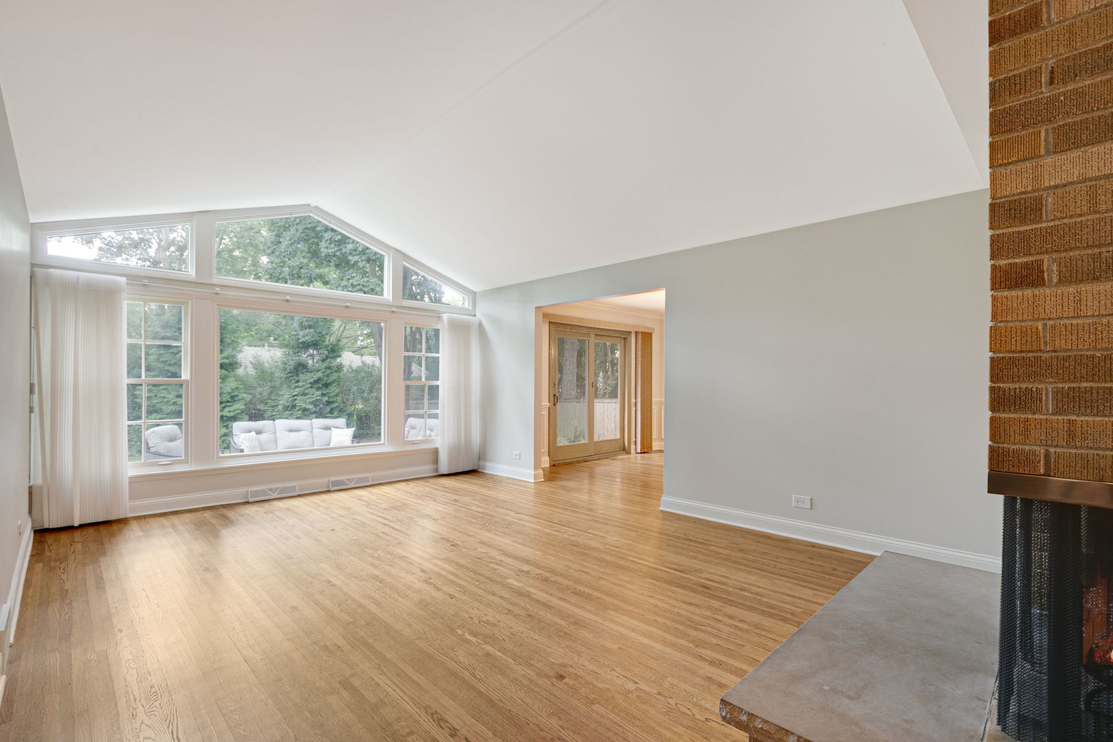 433 W Sheridan Place Property Photo 6