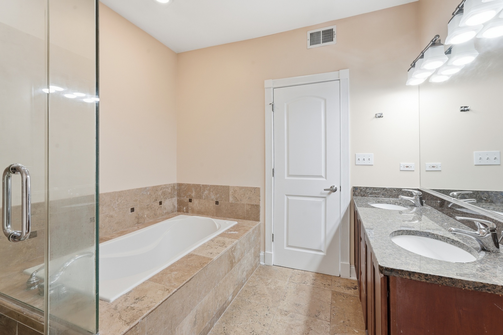 6410 N Hoyne Avenue 2w Property Photo 8