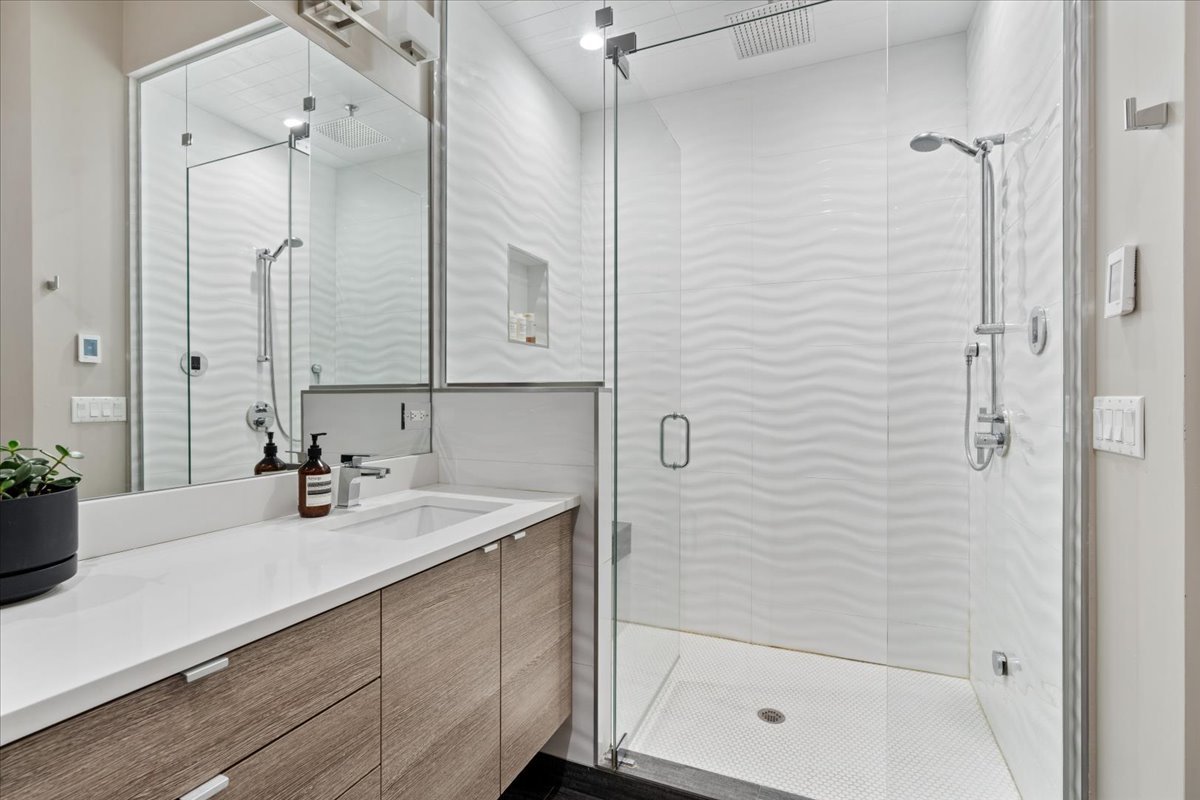 2145 W Augusta Boulevard 3ph Property Photo 19