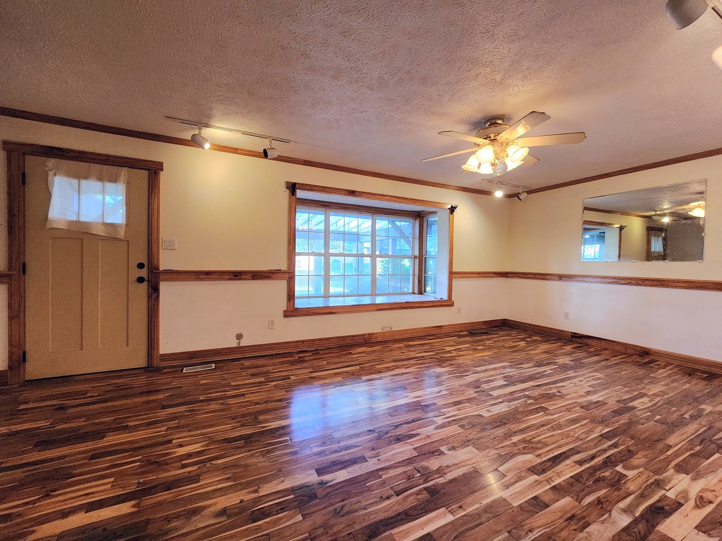 5628 Coal Street Property Photo 7