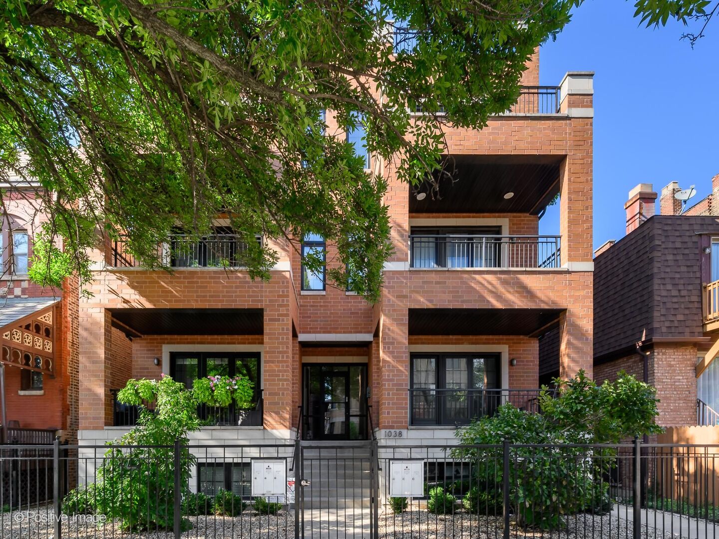 1038 W Diversey Parkway 3e Property Photo 1