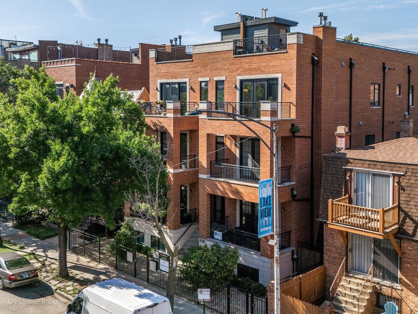 1038 W Diversey Parkway 3e Property Photo 2