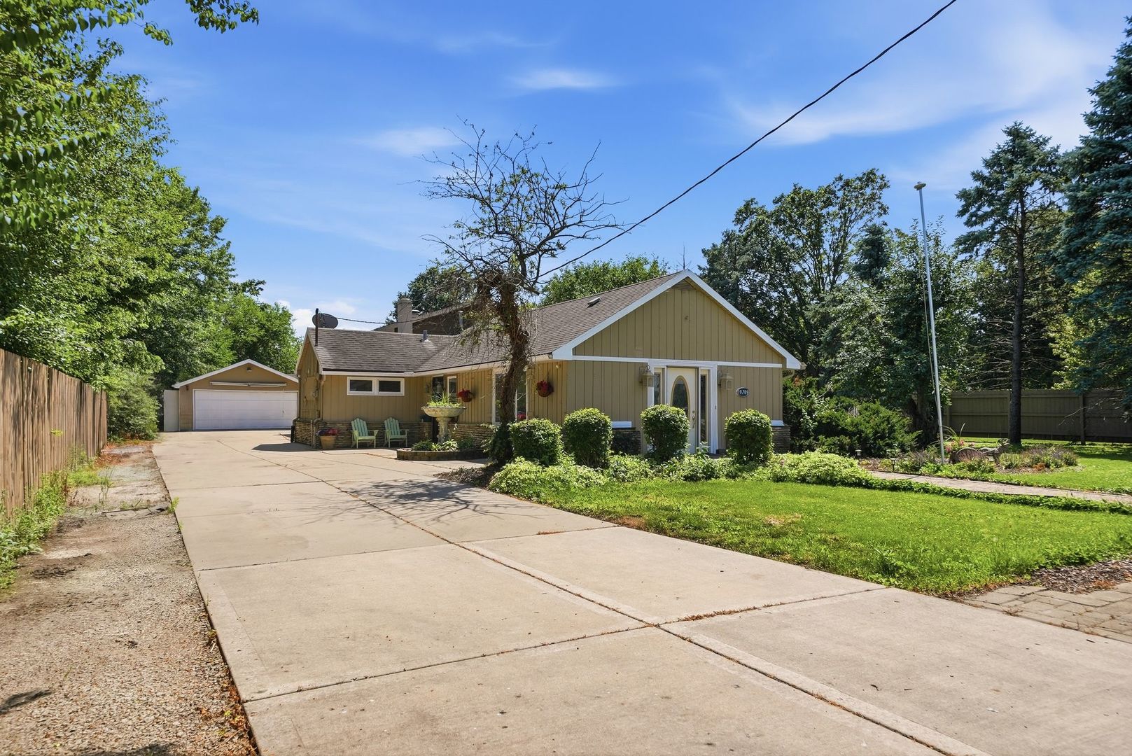 19709 W Schweitzer Road Property Photo 4