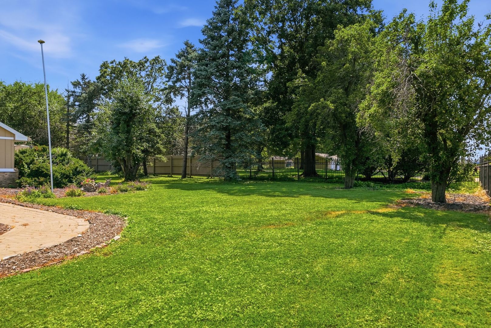 19709 W Schweitzer Road Property Photo 6