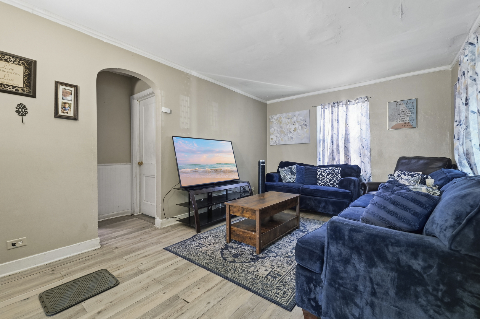 10152 S Bensley Avenue Property Photo 2