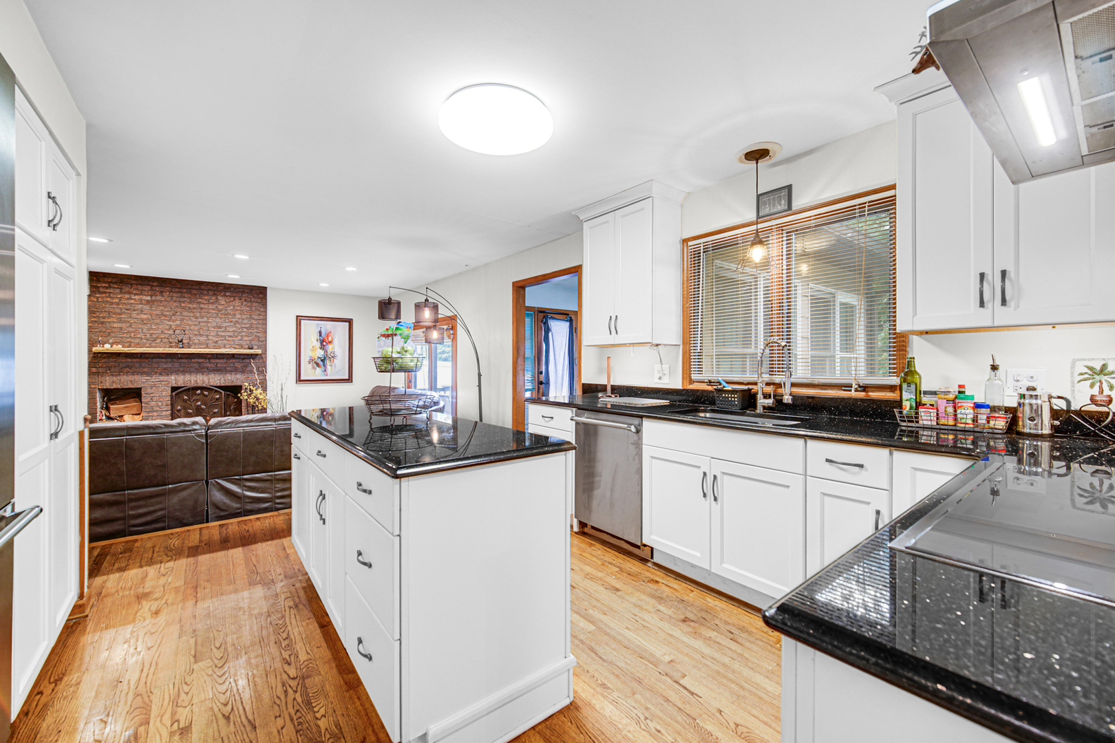 3423 Grandmore Avenue Property Photo 6
