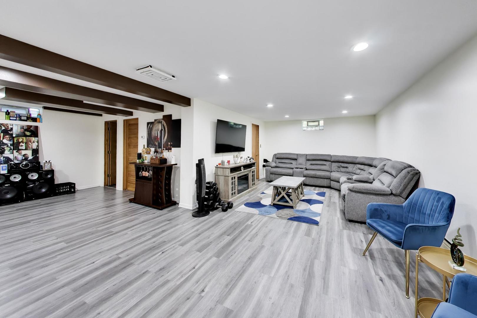 18026 State Line Avenue Property Photo 32