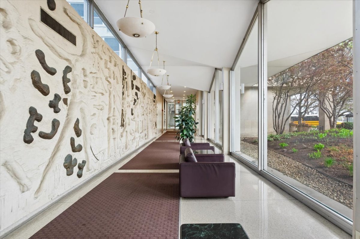 3550 N Lake Shore Drive 1003 Property Photo 18