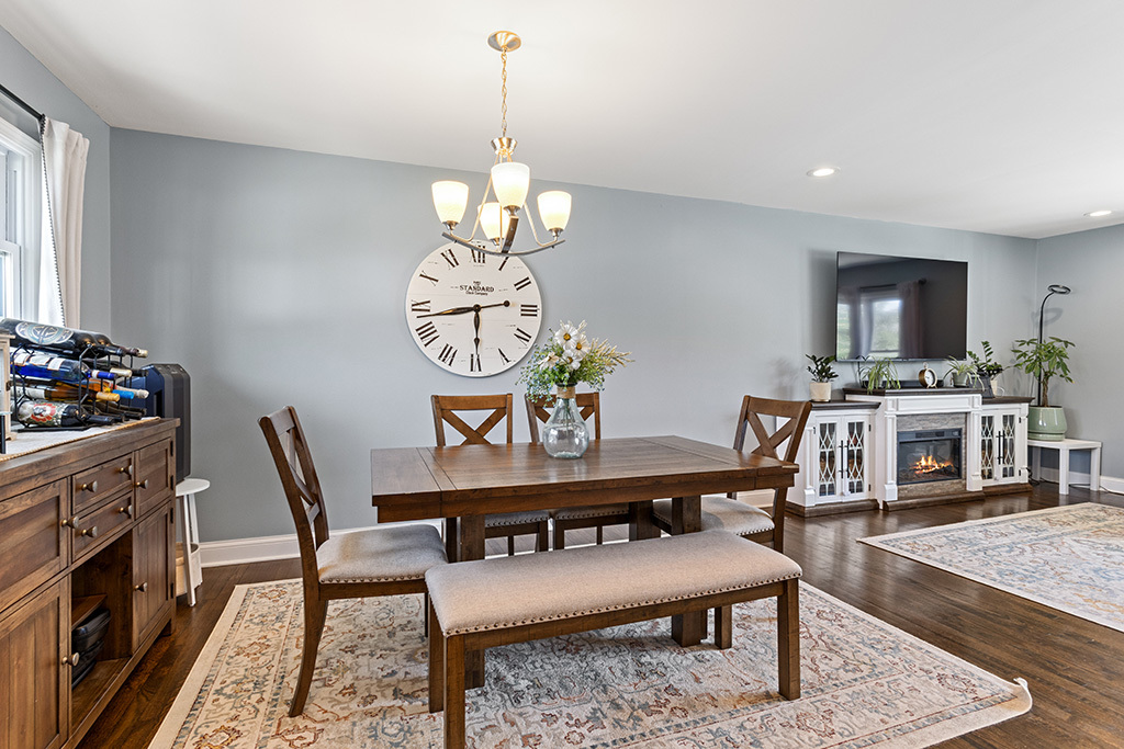 5814 Essex Road Property Photo 4