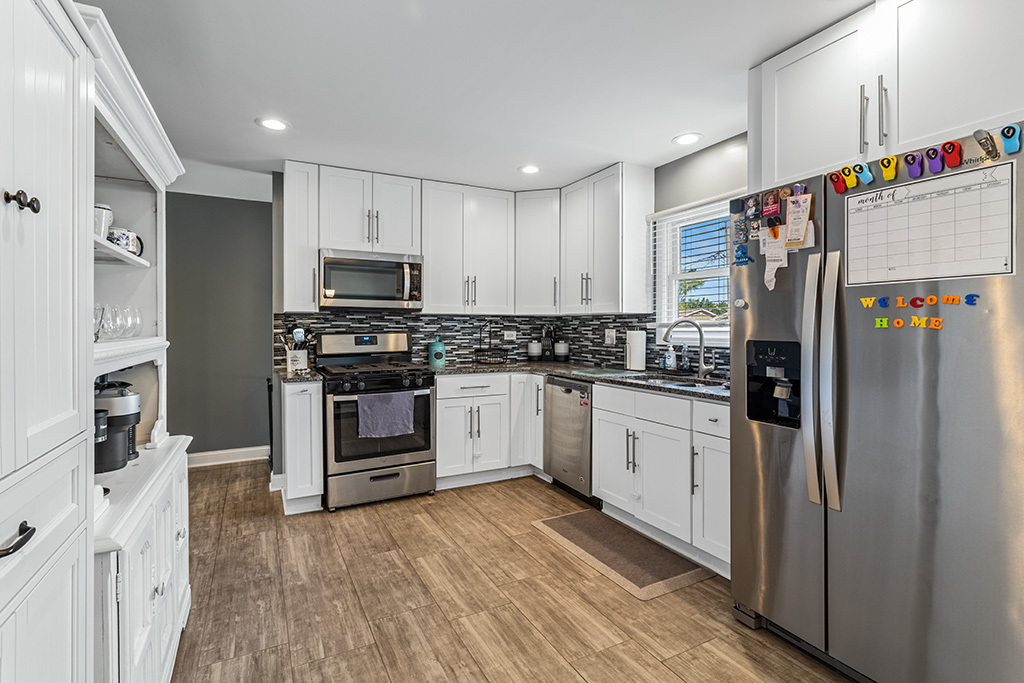 5814 Essex Road Property Photo 6