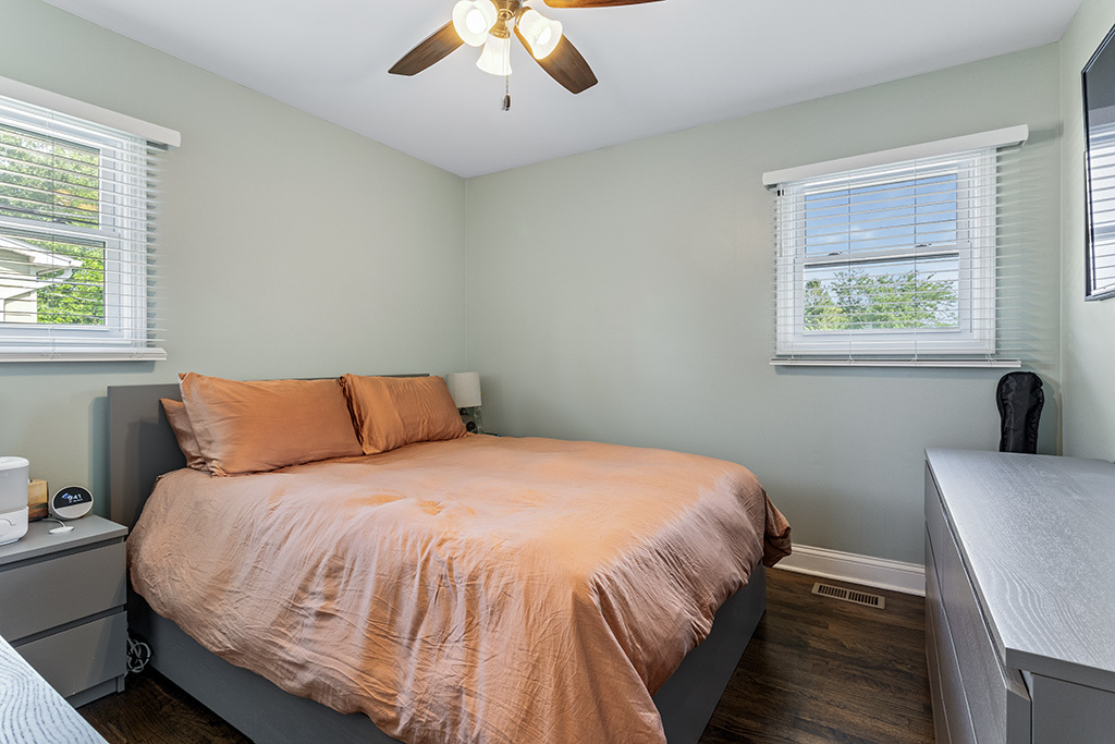 5814 Essex Road Property Photo 9