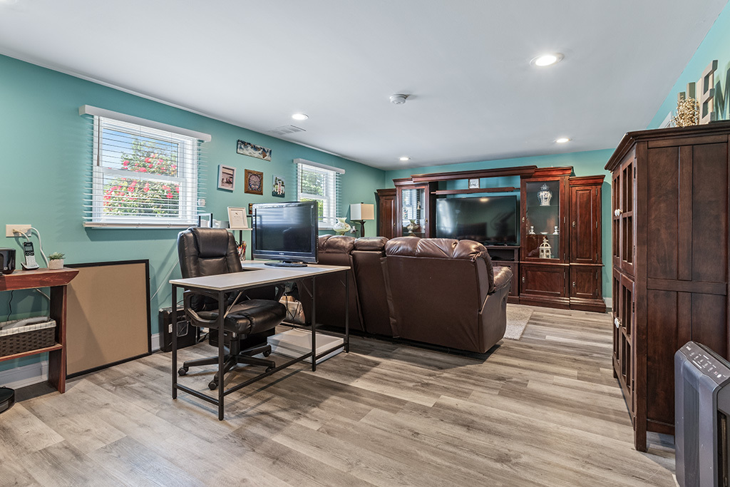 5814 Essex Road Property Photo 11