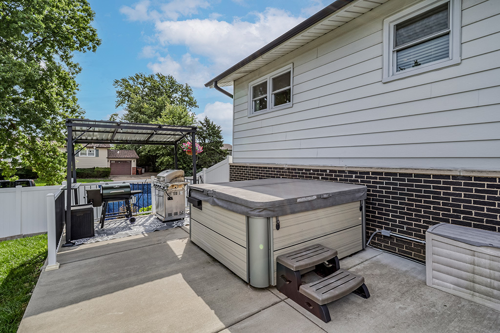 5814 Essex Road Property Photo 15