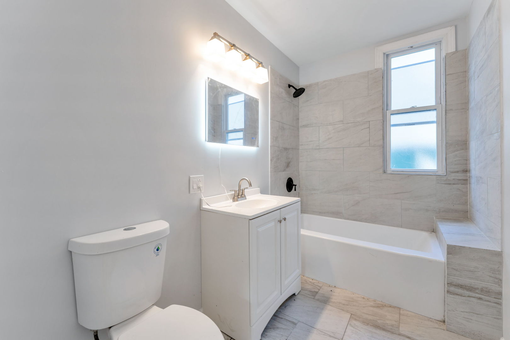 5256 S Carpenter Street Property Photo 6