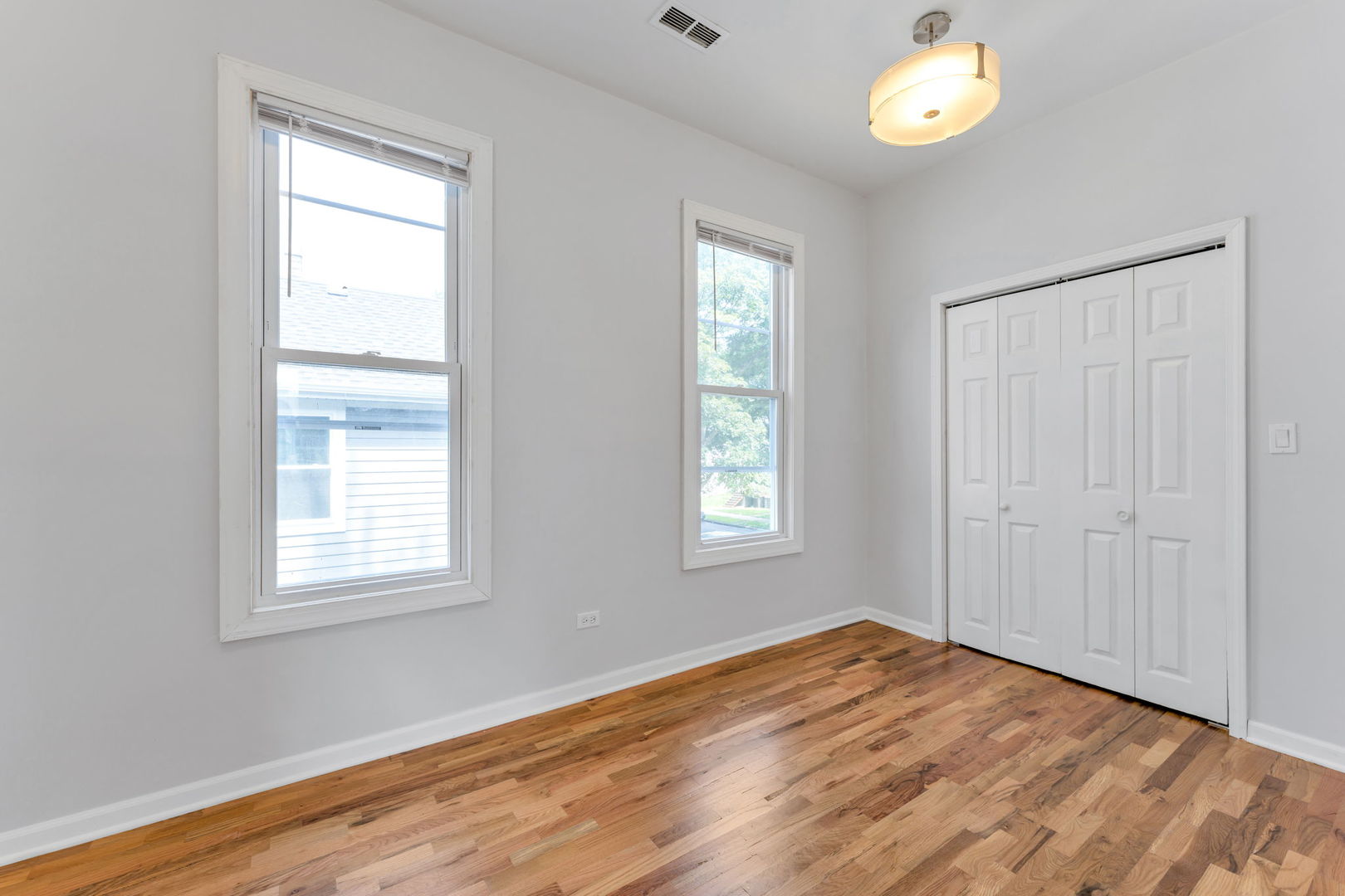 5256 S Carpenter Street Property Photo 14