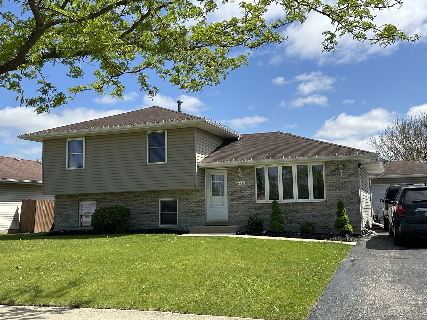 6908 Townsend Boulevard Property Photo 1
