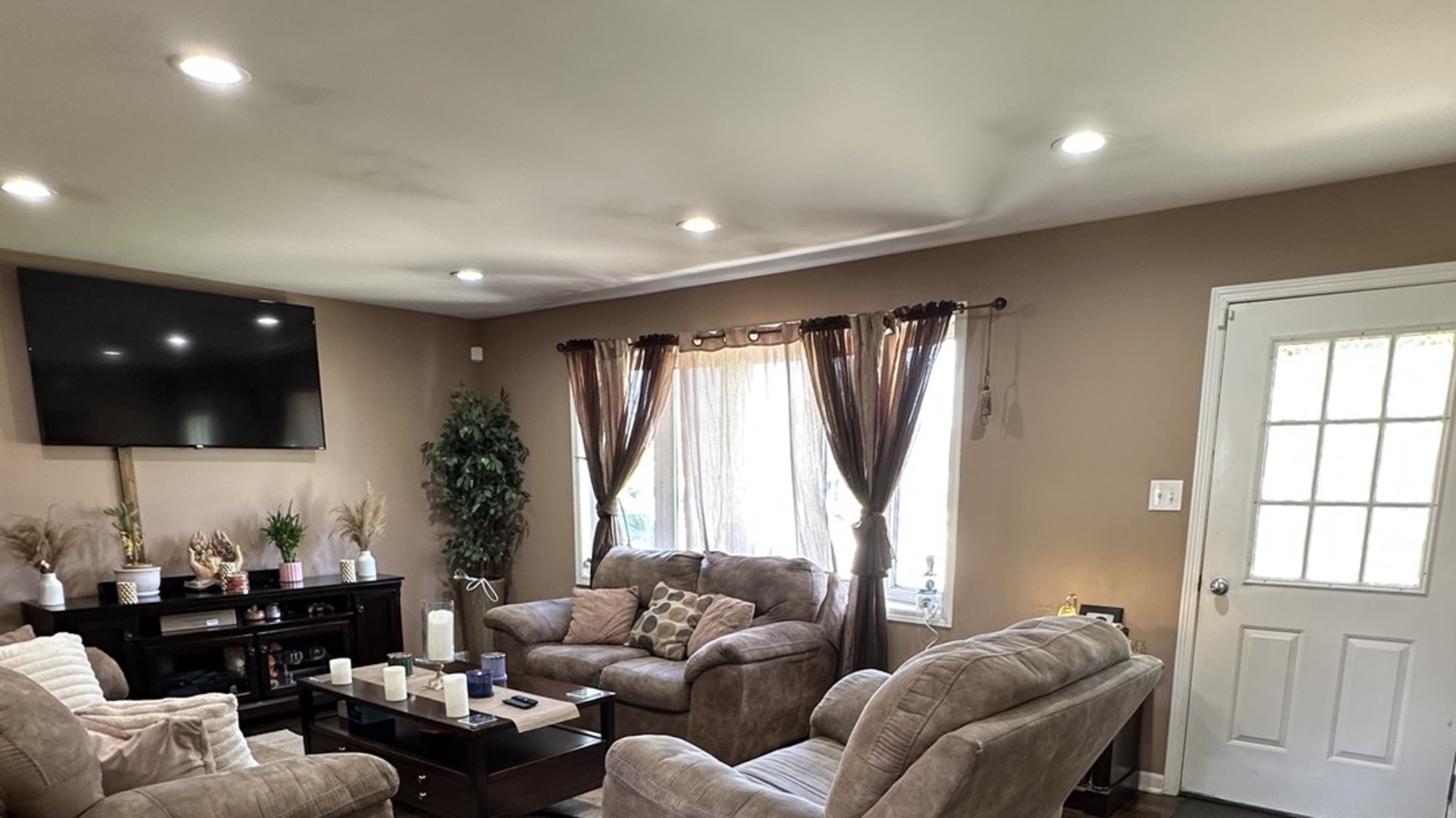 6908 Townsend Boulevard Property Photo 3