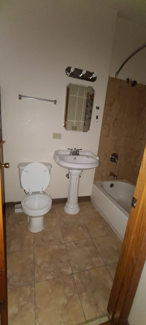 1217 S Independence Boulevard Property Photo 13