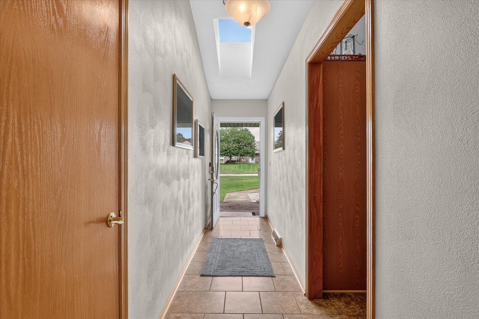 6633 Shadybrook Trail Property Photo 5